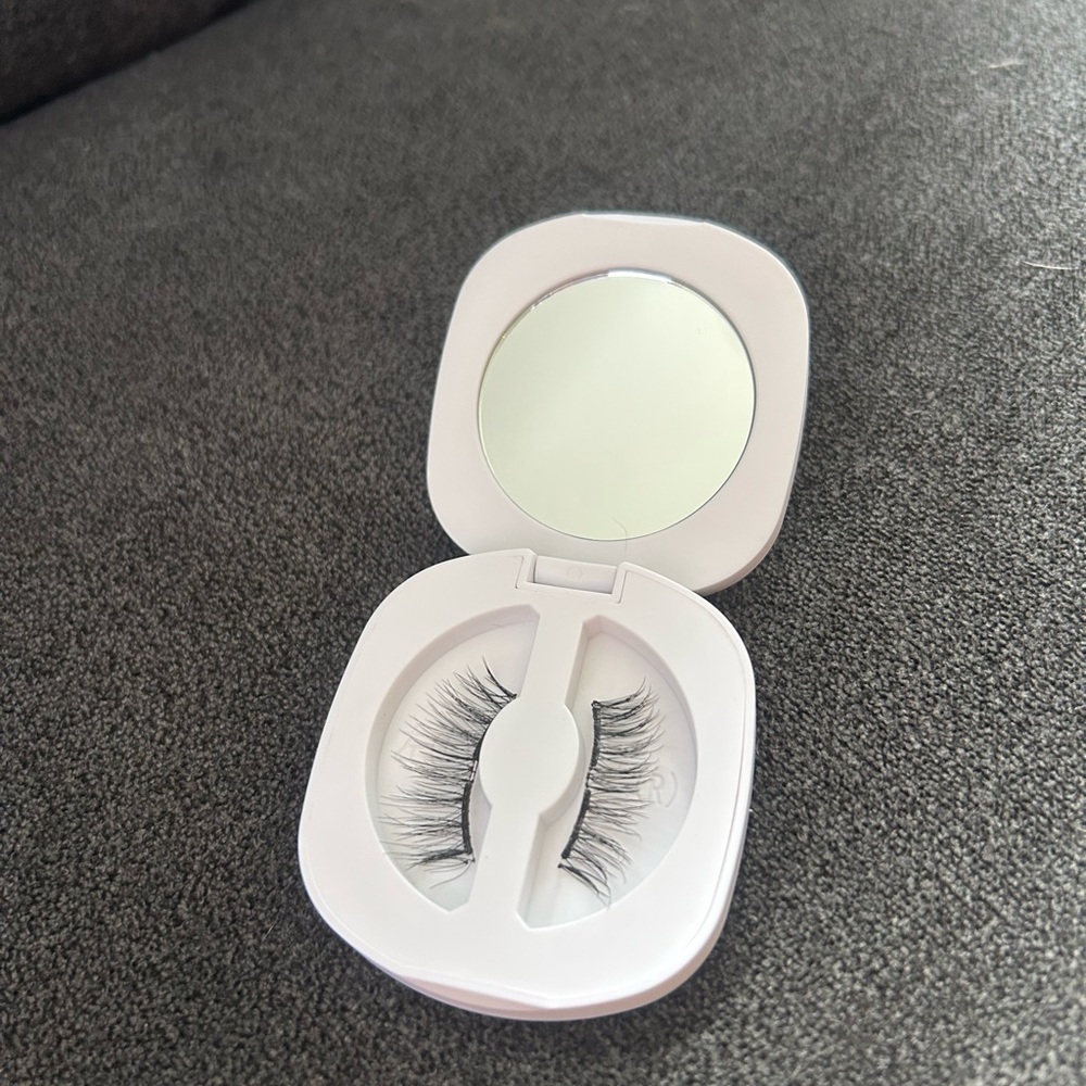 Reusable Magnetic Eyelashes with Applicator